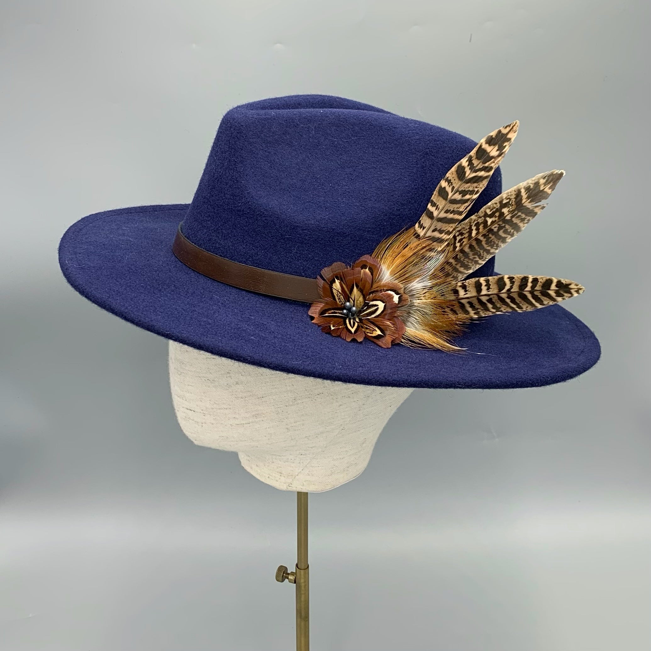 Navy blue fedora - natural feathers
